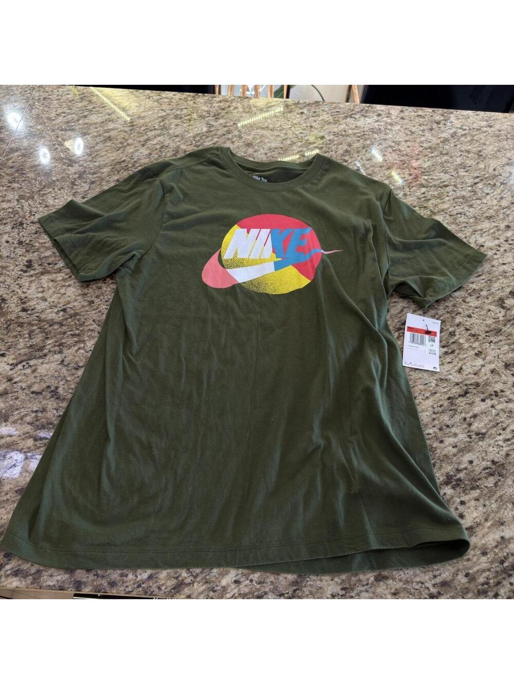 NWT - Nike green t-shirt with multicolored Nike logo, size L #swoosh #athletic